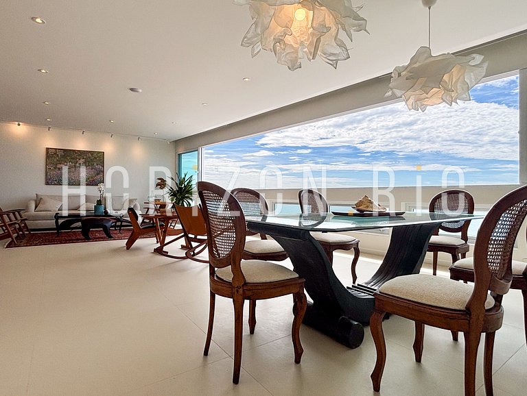 Two-bedroom apartment with sea view