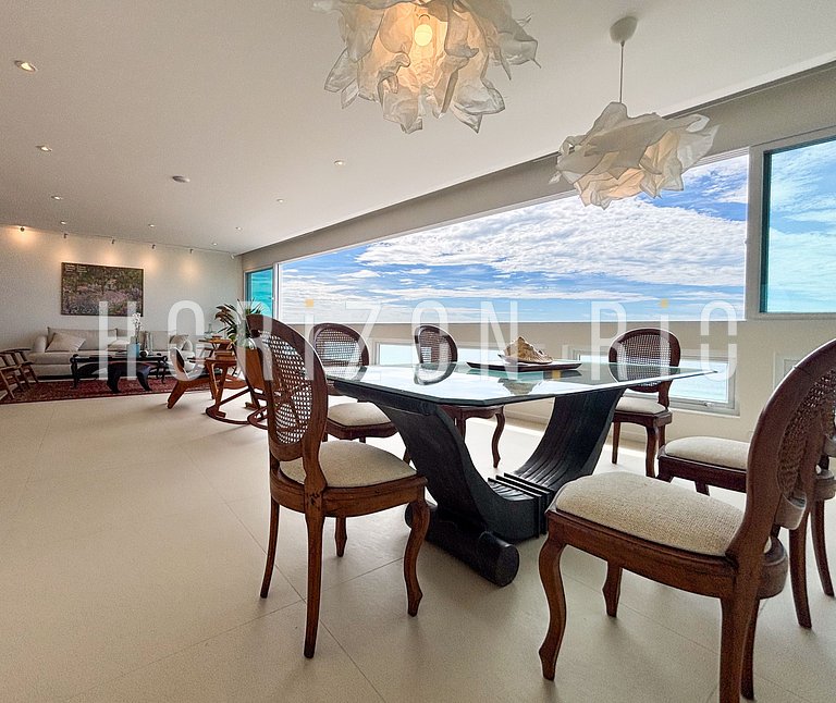 Two-bedroom apartment with sea view