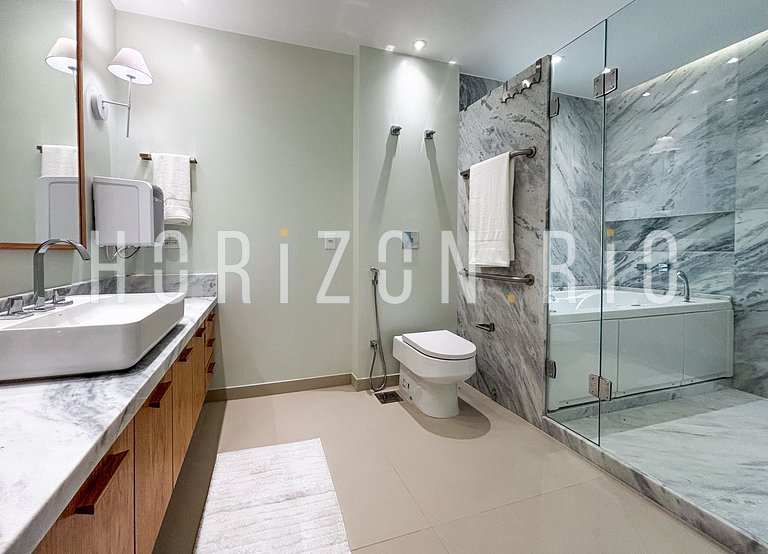 Apartamento de 2 quartos com vista-mar