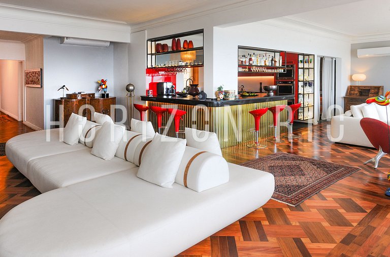 Magical nights in Copacabana: jacuzzi and sea view