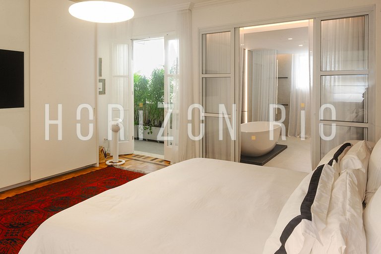 Magical nights in Copacabana: jacuzzi and sea view