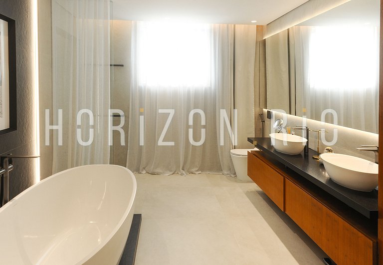 Noites mágicas em Copacabana: jacuzzi e vista mar