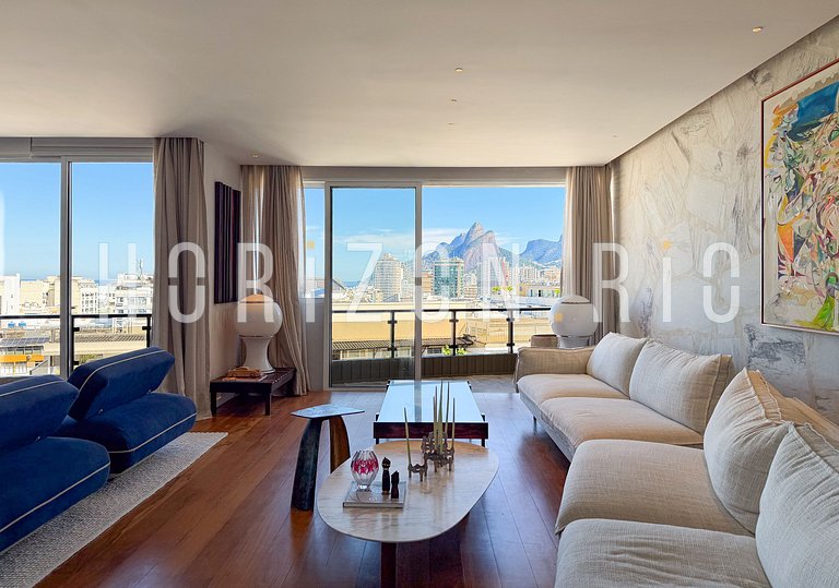 Contemporary Luxury: 3 Suites and Iconic Views