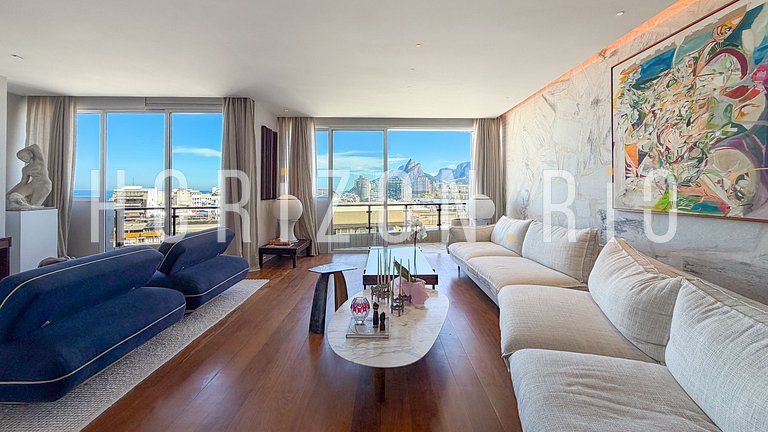 Contemporary Luxury: 3 Suites and Iconic Views