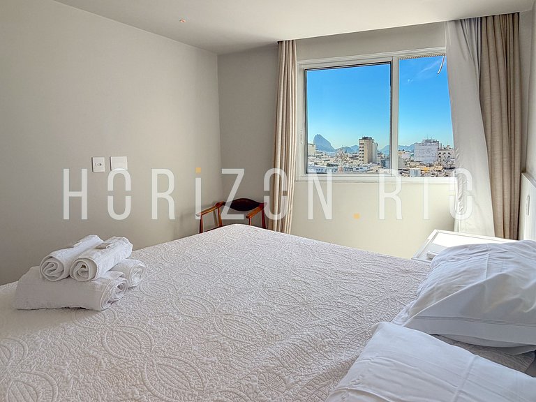 Contemporary Luxury: 3 Suites and Iconic Views