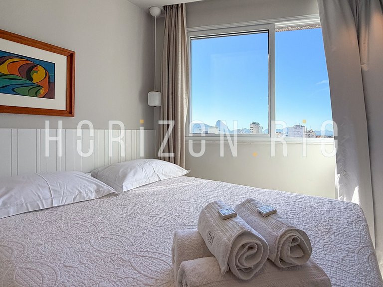 Contemporary Luxury: 3 Suites and Iconic Views