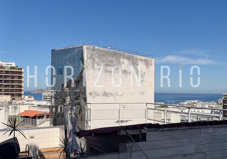 Contemporary Luxury: 3 Suites and Iconic Views
