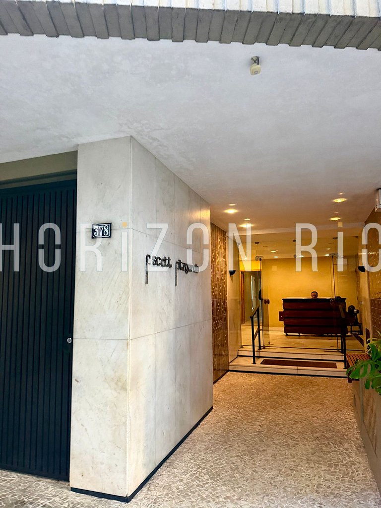 Contemporary Luxury: 3 Suites and Iconic Views