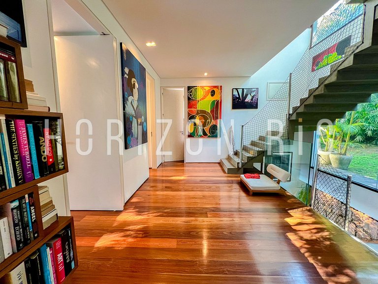 Luxuosa casa com 5 suítes em Joa, locação temporada