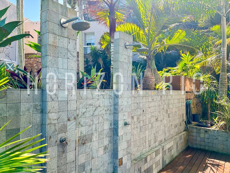 Luxuosa casa com 5 suítes em Joa, locação temporada