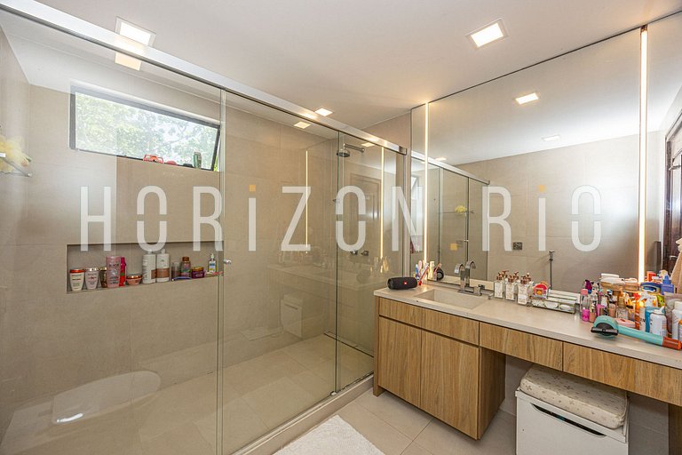 Mansão de 7 Suítes a Pé da Praia · Piscina · Barra